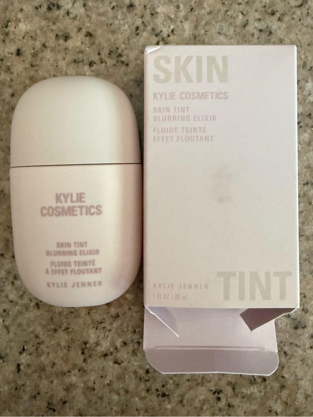 Kylie Cosmetics Skin Tint
Blurring Elixir- 2C